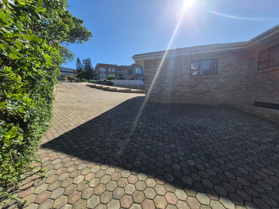 4 Bedroom Property for Sale in Dana Bay Western Cape
